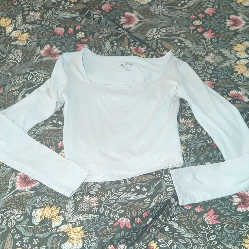 Hollister Women's Cream Long Sleeve Tee